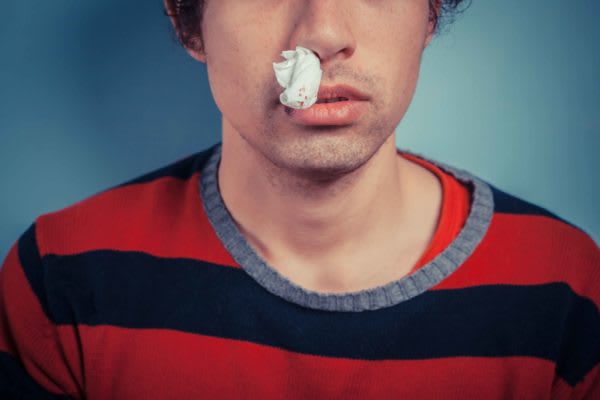 ここ最近で鼻血は出た？　大人になるほど減少する傾向に　子供の頃は鼻血を流すことが多かった人も、大人になるにつれなくなっていく。大人の鼻血は、めずらしいのだろうか？