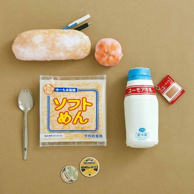 「あげパン」に「ソフトめん」　思い出の給食の献立がポーチに大変身