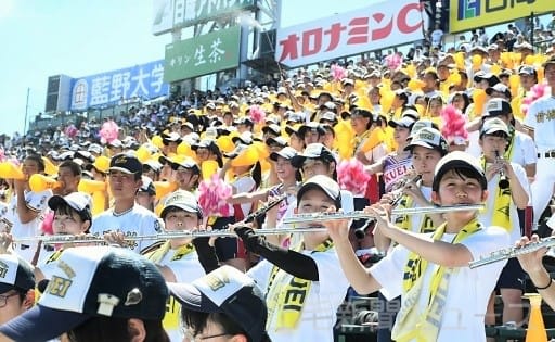 熱い声援　最後まで　前橋育英悔敗