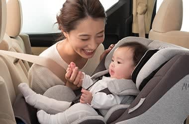 着用しないと交通事故で致死率増加　チャイルドシートの選び方と装着方法を再点検