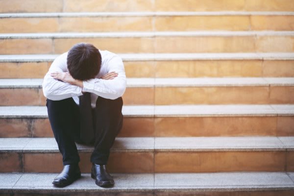 父親が立派すぎると肩身が狭い？　30代男性はプレッシャーに…　親と比較され苦しんでいる人は少数派である一方で、年代や職業によっては差がでる結果に…