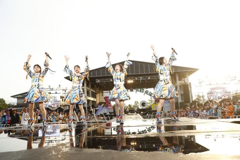 エビ中［ライブレポート］結成10周年の山中湖＜ファミえん＞は水・水・水づくし！