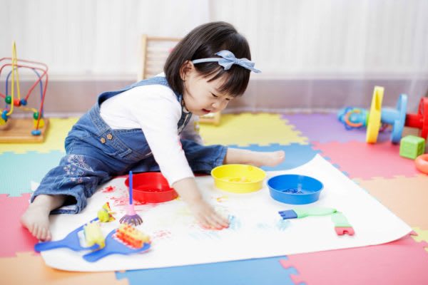 散らかった部屋のほうが落ち着く？　子供ができて片付けを諦める人も　多くの人は、部屋が片付いていたほうがいいと考えているだろう。しかし中には、散らかっていたほうが落ち着く人も。