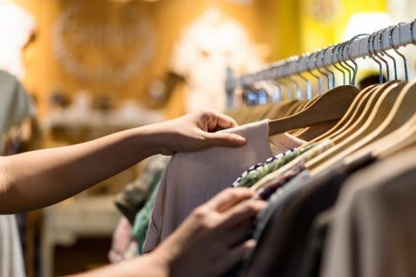 買い物中に店員と間違えられたことある？　自営業・公務員に目立つ結果に　「他のサイズありますか？」買い物中にスタッフに間違えられた経験がある人の割合は？