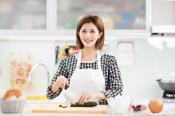 料理上手に憧れる？　男女間で傾向に大きな差も…　「胃袋を掴む」という言葉があるが、男女問わず料理が上手な人は魅力的なものだろう。