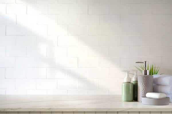 風呂で股間をしっかり洗う派が多数　ただ「洗いすぎはよくない」との説も　股間は、臭いなどが気になる部位である。風呂でしっかりと洗いたいところだが、それをNGとする意見もあり…