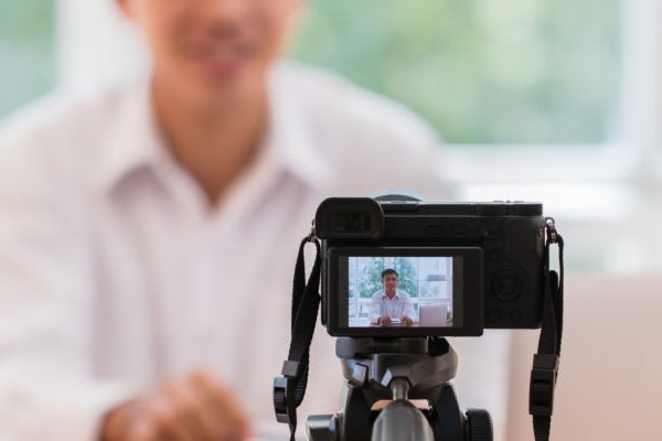 写真を撮られるのは好き？　経営層は撮影に苦手意識を持っていない傾向も　思い出を形に残すことができる写真。撮られるのが「好き」か「嫌い」か聞いてみた！