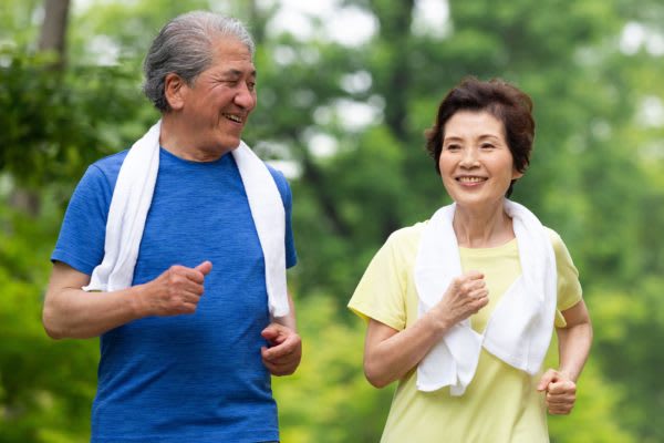 運動に食事に方法は様々？　60代は健康に気をつける人が多い傾向　ほとんどの人が気にするであろう「健康」。方法は様々だが、実際に健康志向の人はどのくらいいるのだろう。
