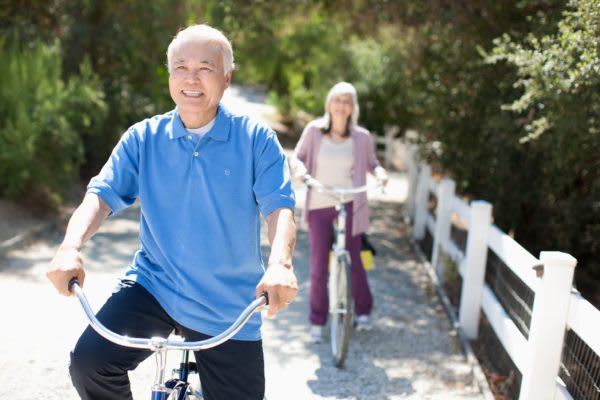 自動車だけじゃない？　7割の人が高齢者の自転車にヒヤッとした経験が…　 高齢者のフラついている自転車運転に、ヒヤヒヤしたことがある人もいるのではないだろうか。