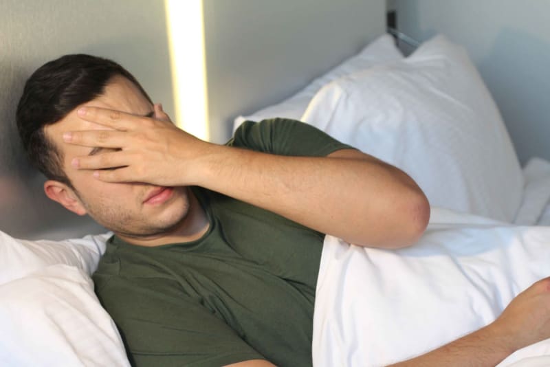 不安で眠れない日はある？　不眠のせいで仕事のミスが続く悪循環も　なにかしらの不安を抱えると、夜に眠れなくなるときがある。長く続けば不眠症とされ、大変つらいものだ。
