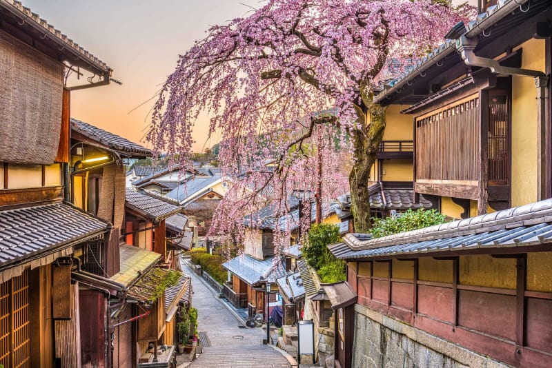 関西地方で最も住んでみたい地域は？　1位はかつて日本の中心地だった…　住んでみたい人も多いと聞く関西地方。最も住んでみたいのは？