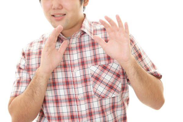20代女性はとくに注意か…　出先で面倒な人に絡まれた経験者は？　お出かけ中に、見知らぬ人に声をかけられ面倒なことに巻き込まれることも。