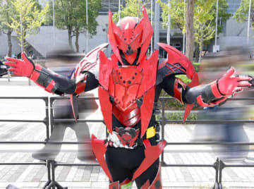 仮面ライダー 仮面ライダーキルバスの力作コスプレ ベルトの付属品を自作 エンブレムにこだわり エンタメプラス 話題のエンタメ情報満載